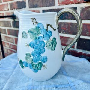 VTG 1963-86 Vernon Metlox Poppytrail SCULPTURED GRAPE 64 Ounce Pitcher